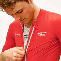 Pas Normal Studios Escapism Light trøje til mænd - Classic Red