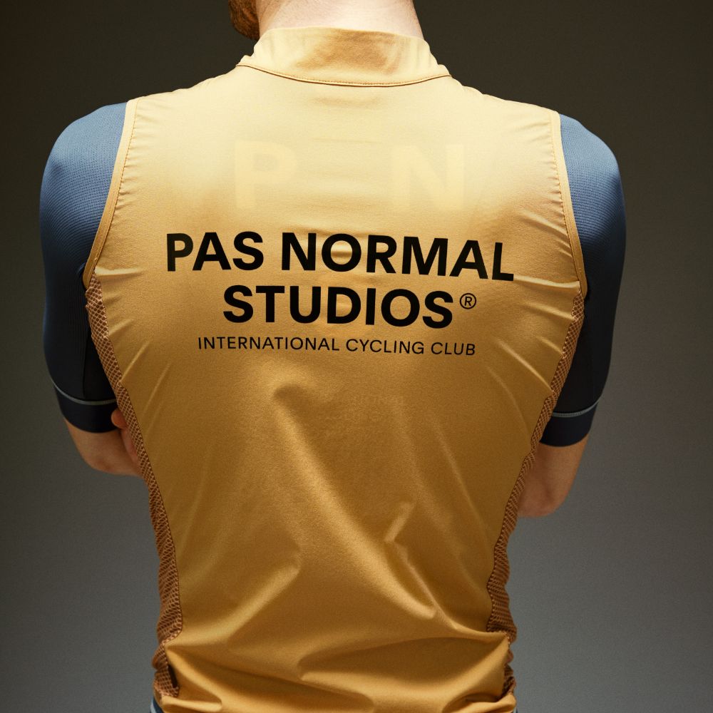 Pas Normal Studios Men's Mechanism Stow Away Gilet - Camel