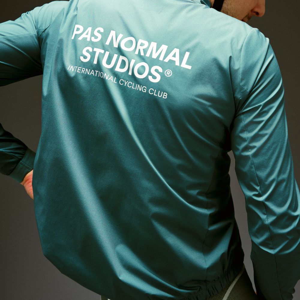 Pas Normal Studios Mechanism Stow Away jakke til mænd - Grey Teal