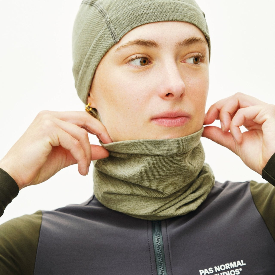 Pas Normal Studios Logo Merino strik halsedisse - Earth