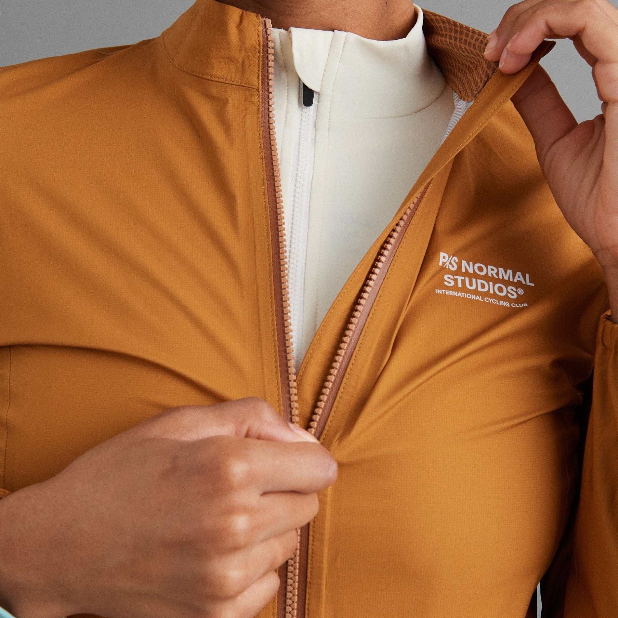 Pas Normal Studios Mechanism regnjakke til kvinder - Burned Orange