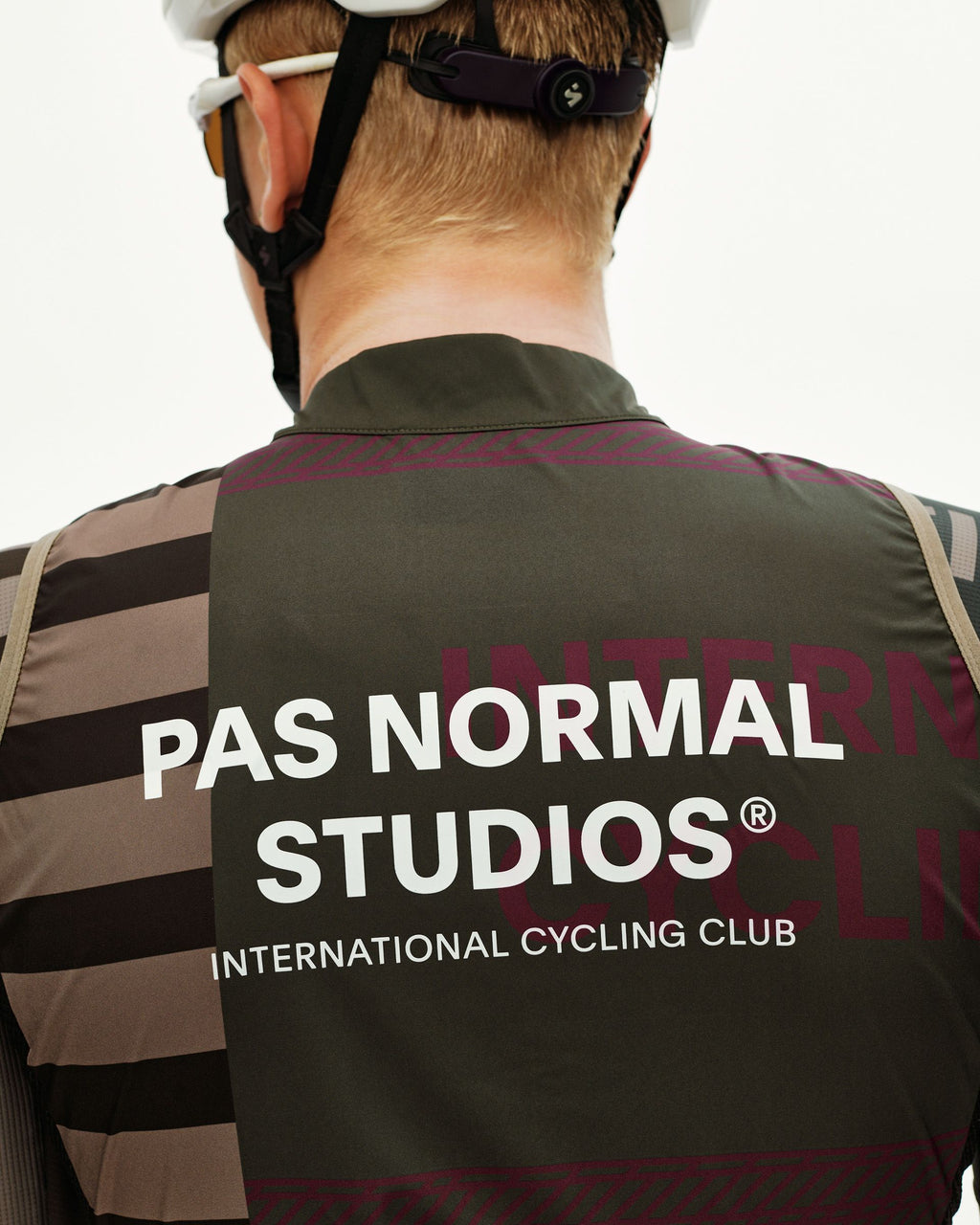 Mechanism Stow Away Gilet - AOP International Earth