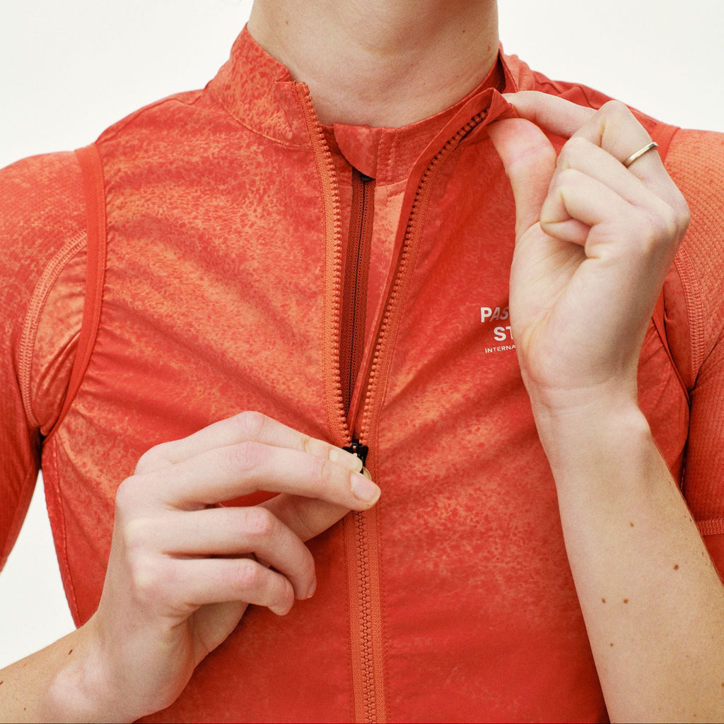Womens Mechanism Stow Away Gilet - AOP Hibiscus Orange