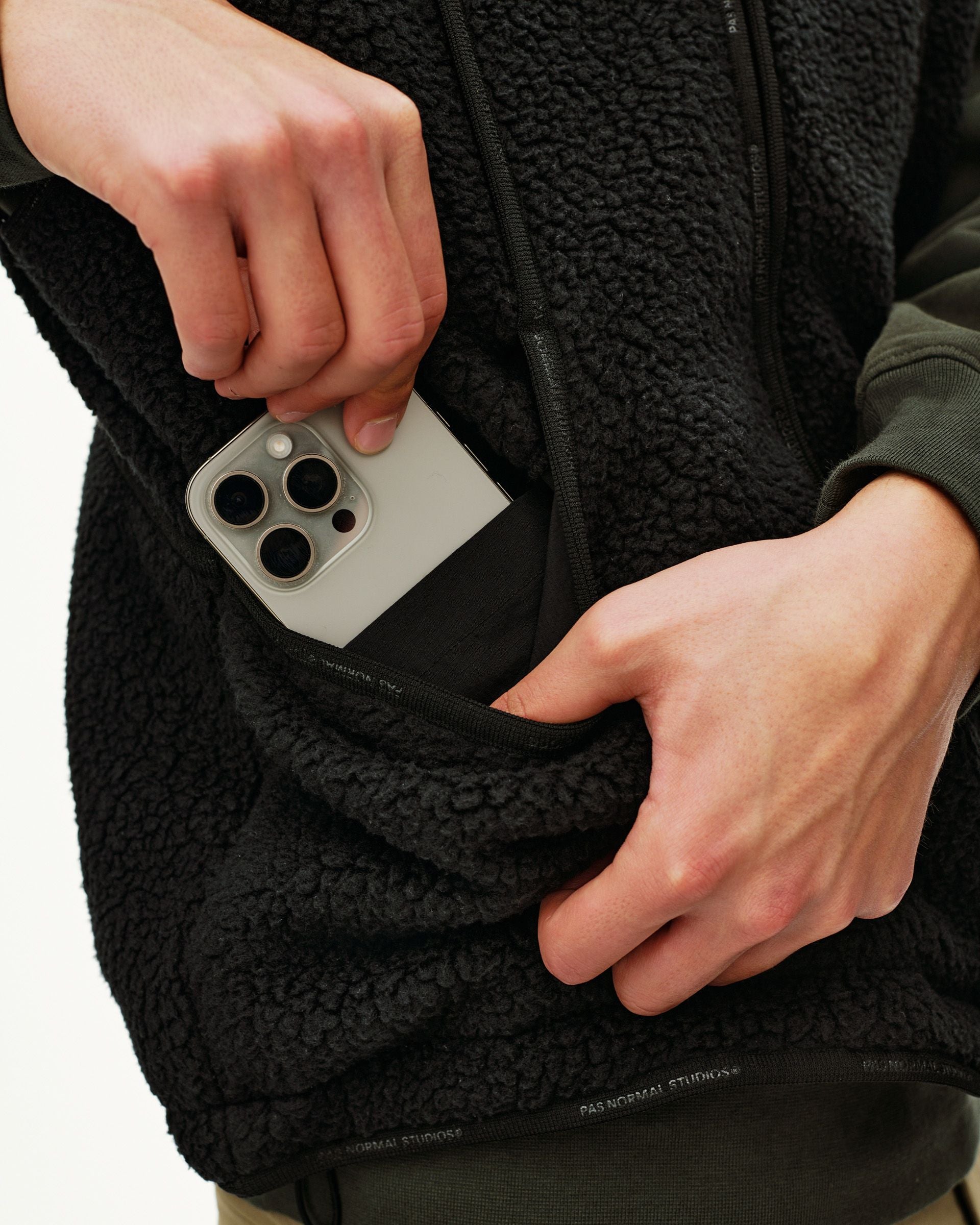 Off-Race Pile Fleece Vest - Black