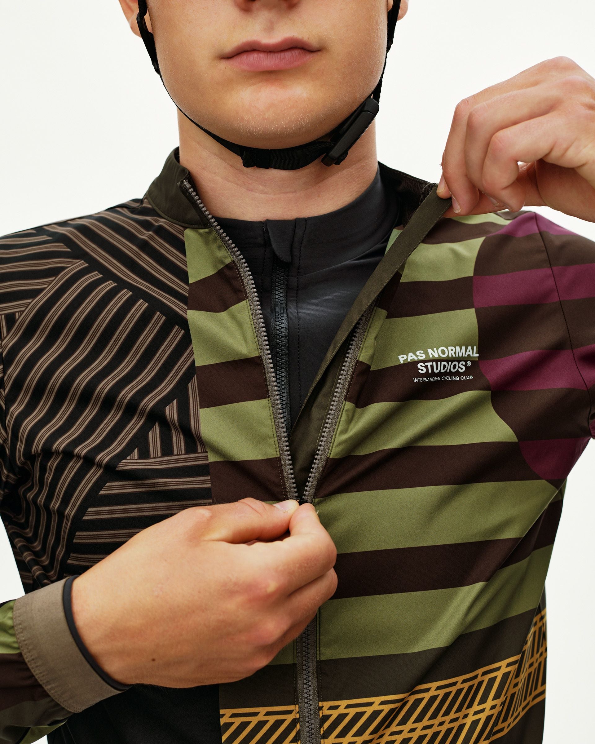 Mechanism Stow Away Jacket - AOP International Green