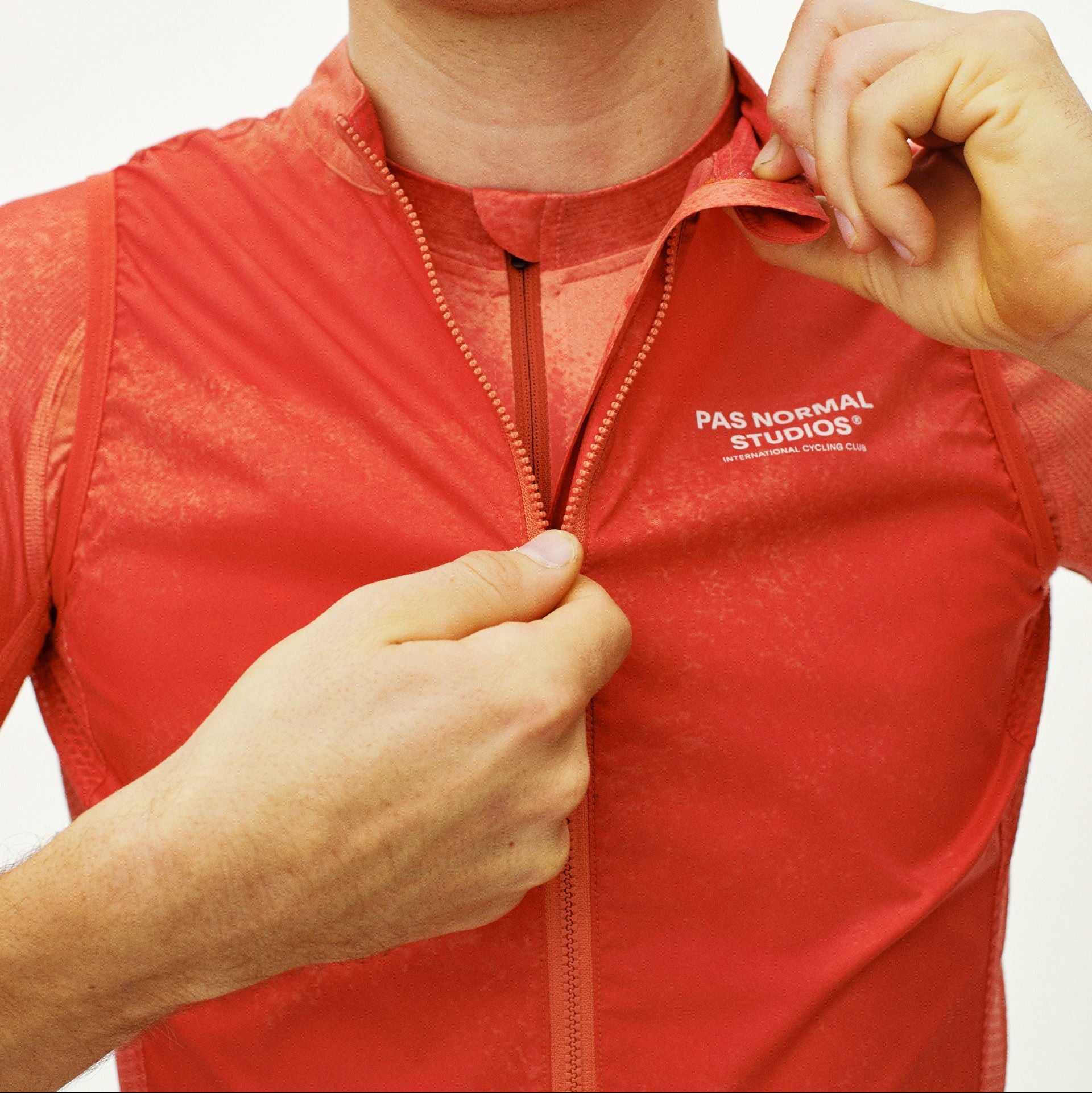 Mechanism Stow Away Gilet - AOP Hibiscus Orange