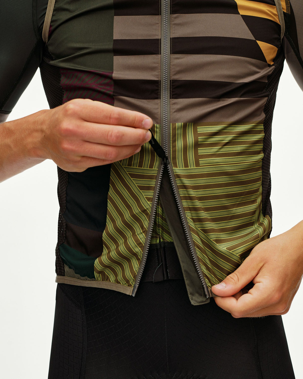 Mechanism Stow Away Gilet - AOP International Earth