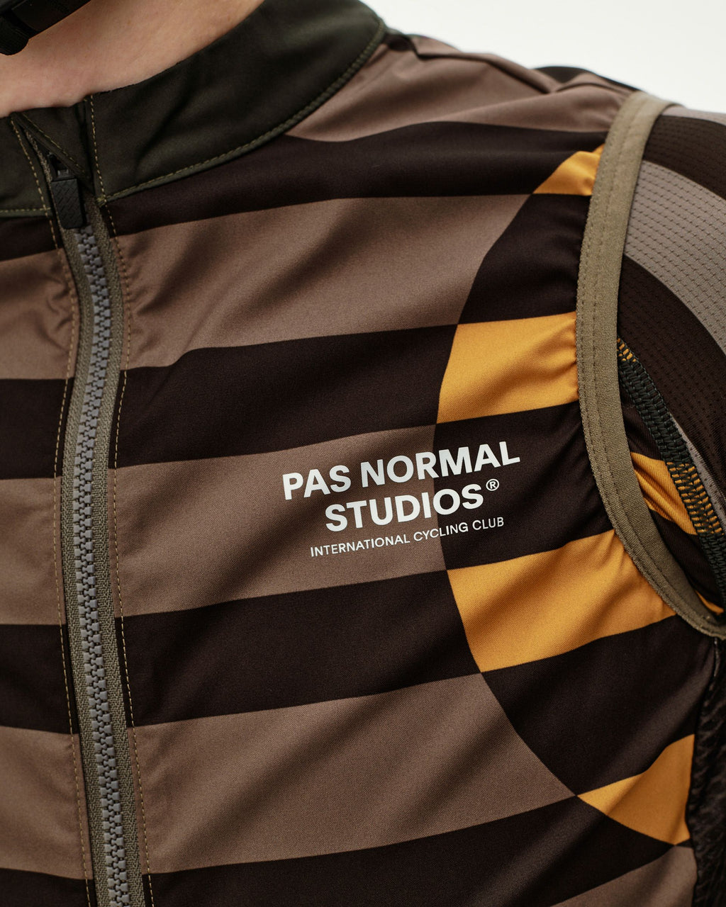 Women´s Mechanism Stow Away Gilet - AOP International Earth