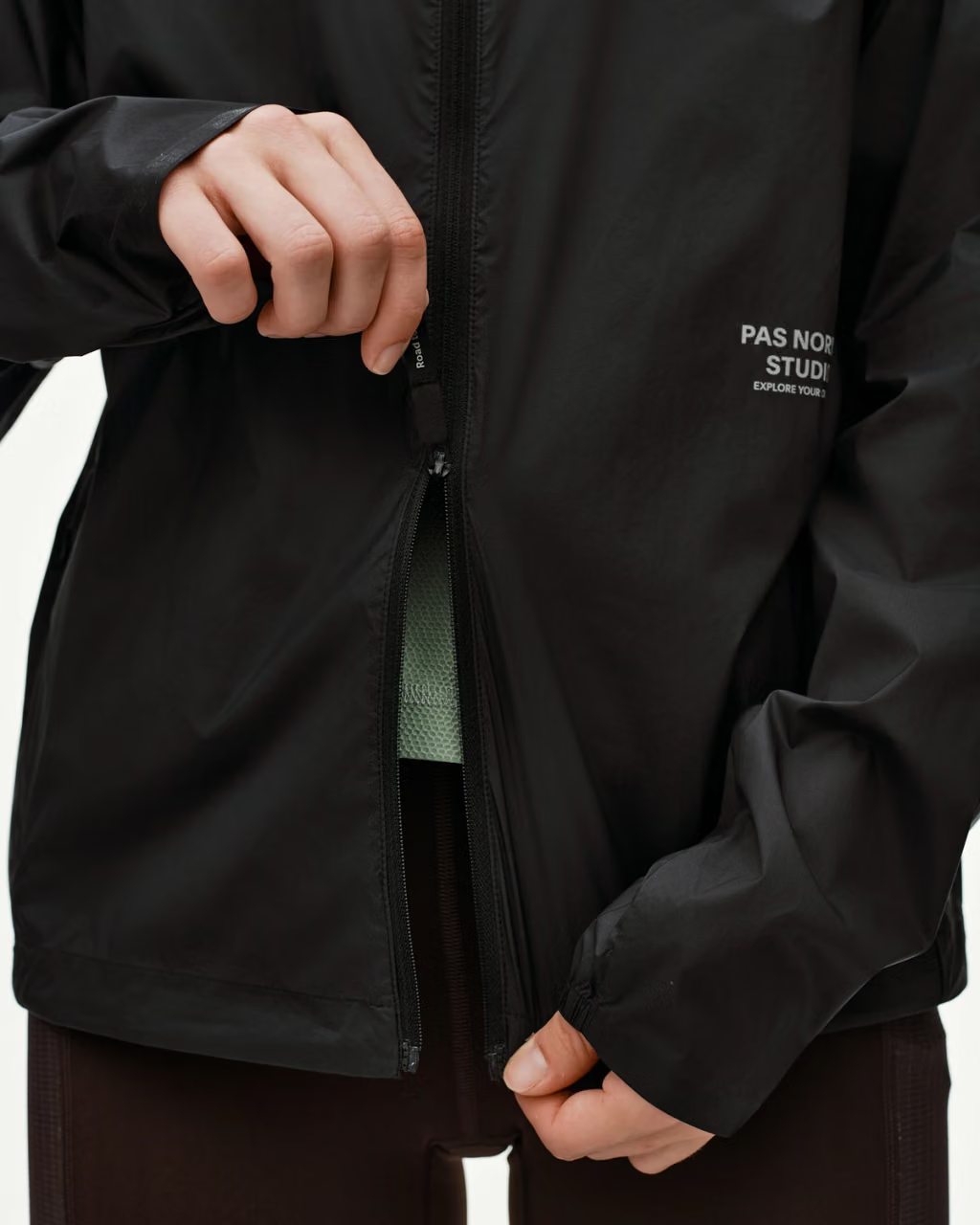 Balance Windproof Jacket - Black